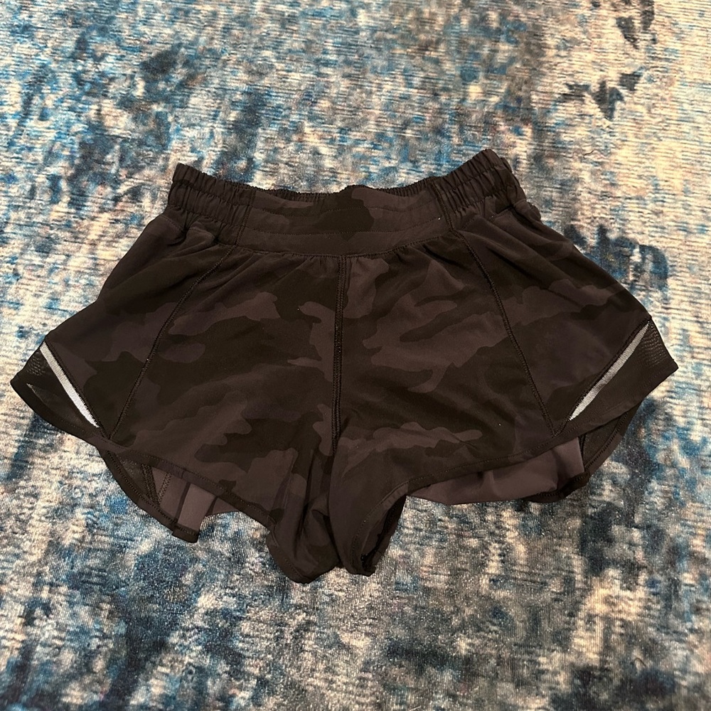 Lululemon Black Camouflage Hotty Hot 2.5 Shorts